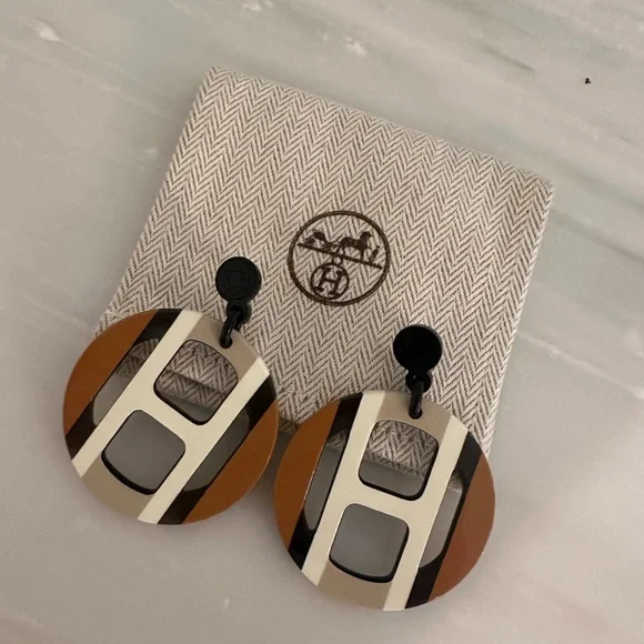 Hermes H Equipe Earrings lacquered NWT Sable color hard to find! - Picture 2 of 7